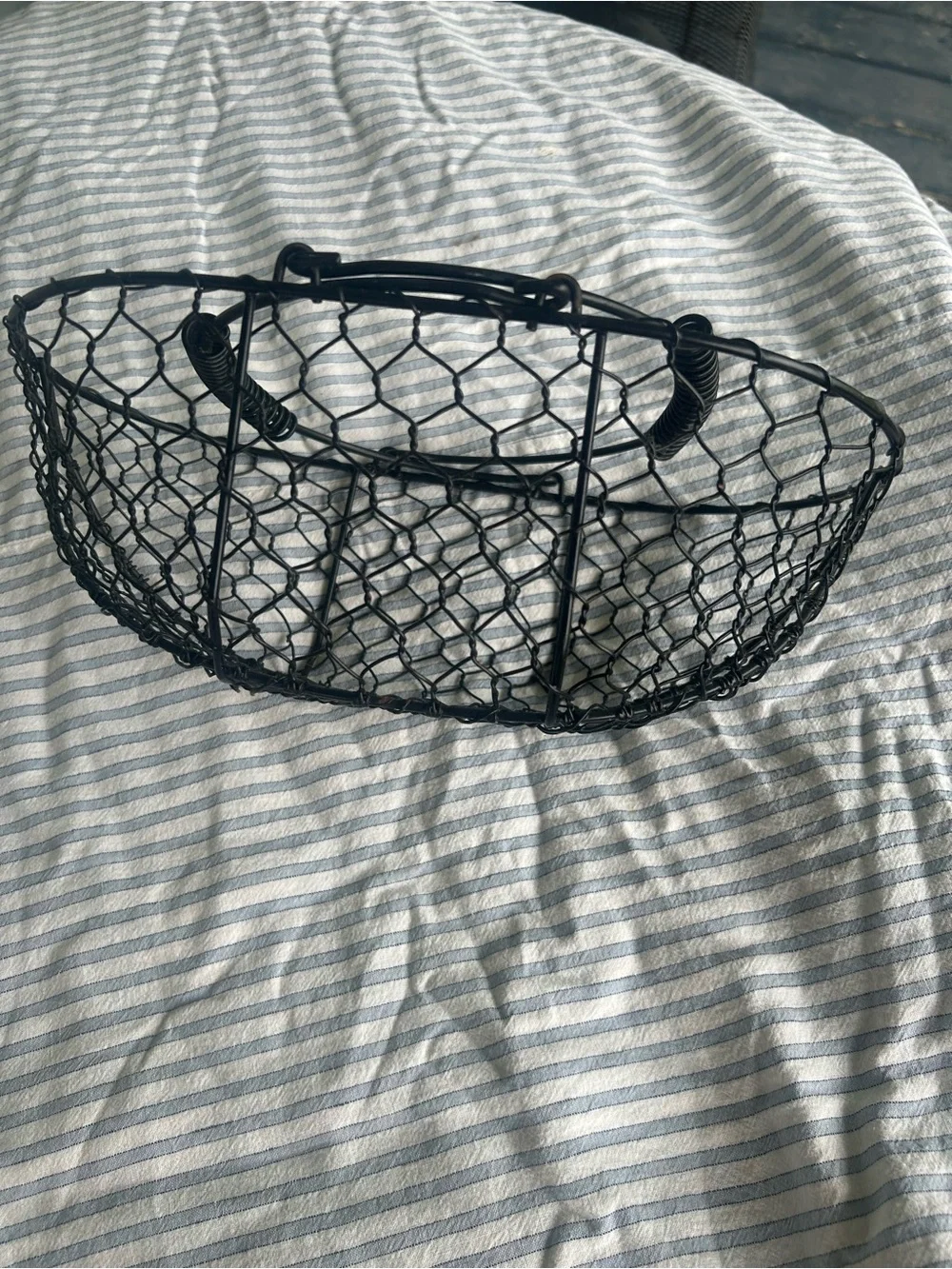 Farmhouse Chicken Wire Oval Black With Handle Farmhouse
